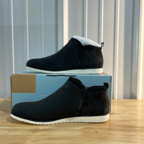 Shoes - LifeStride Zion women’s Bootie Size 8